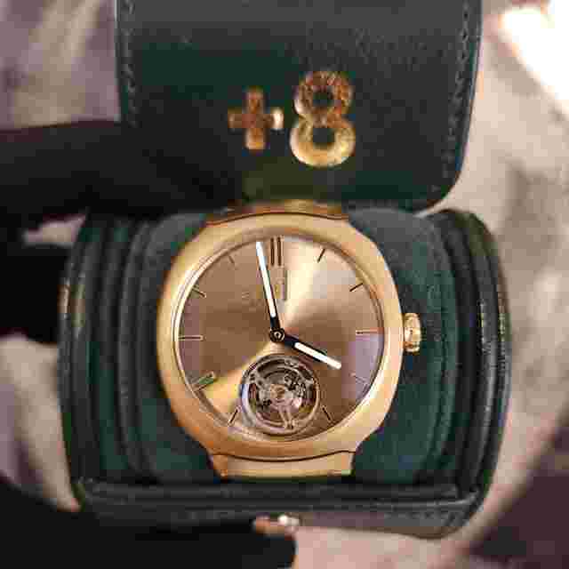 H.Moser & Cie.
                           
                                 Moser Streamliner Yellow Gold Tourbillion +8 Limited Edition with Emerald
