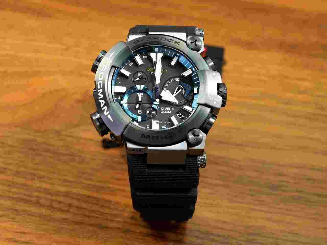 Casio G-Shock
                           
                                 MRG-BF1000R-1AJR G-SHOCK MR-G FROGMAN SOLAR ISO200M DIVING WATCH