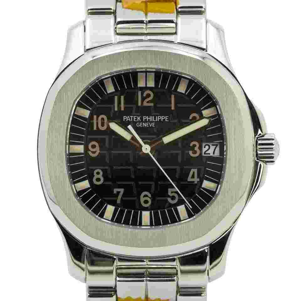 Patek Philippe Aquanaut
Full set and unworn for the full service from Patek