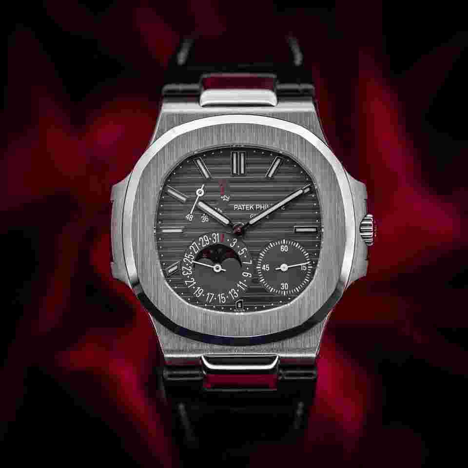 Patek Philippe Nautilus
Moonphase 5712G-001 18k White Gold 40mm MINT