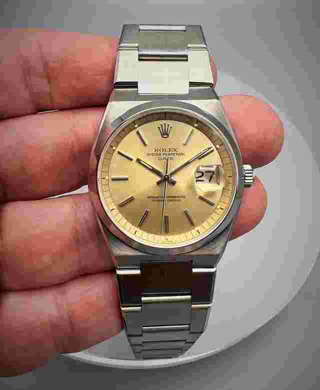 Rolex Oyster Perpetual Date
                           
                                 1530