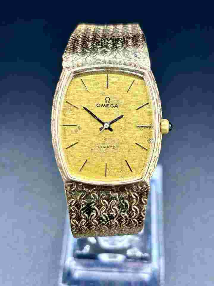 Omega Classic
                           
                                 Men's Vintage Quartz 34mm 14k Yellow Gold Watch