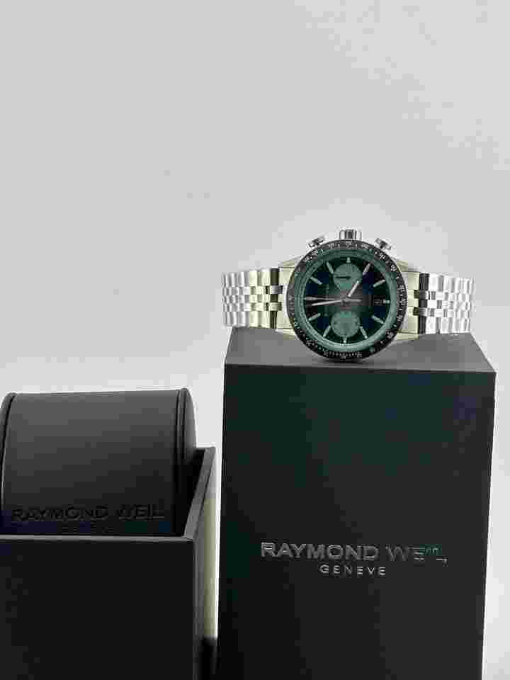 Raymond Weil Freelancer
Pop Men's Automatic Chronograph Bi-Compax Titanium Limited of 400