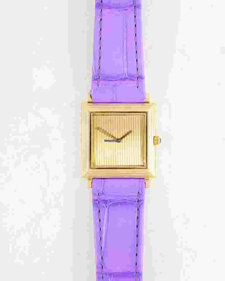 Boucheron
Carree Square Manual in Yellow Gold with Gold Tapestry Dial on Brown Leather Strap