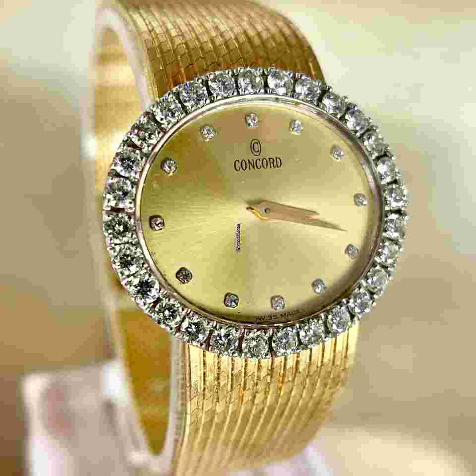 Concord
18k Ladies Diamond Bezel Diamond Index Yellow Gold