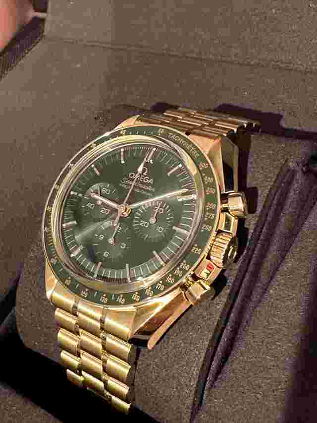 Omega Speedmaster Professional Moonwatch
                           
                                 Green