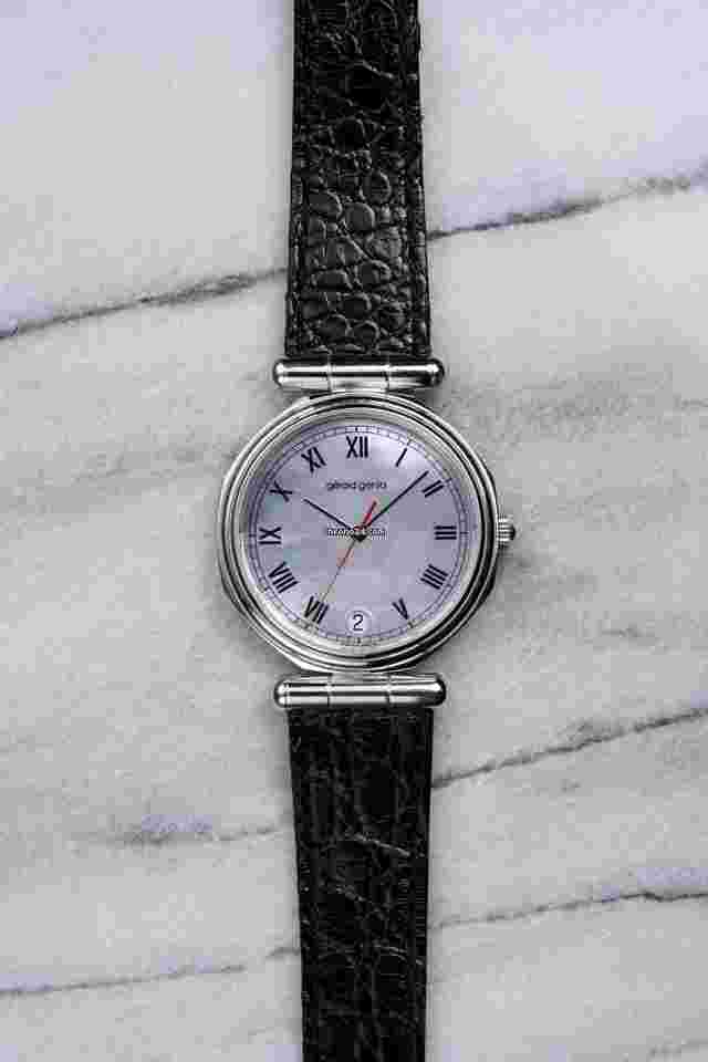 Gérald Genta
                           
                                 18K White gold 1990s Quartz Mother of Pearl dial Hexagonal 35mm Case.