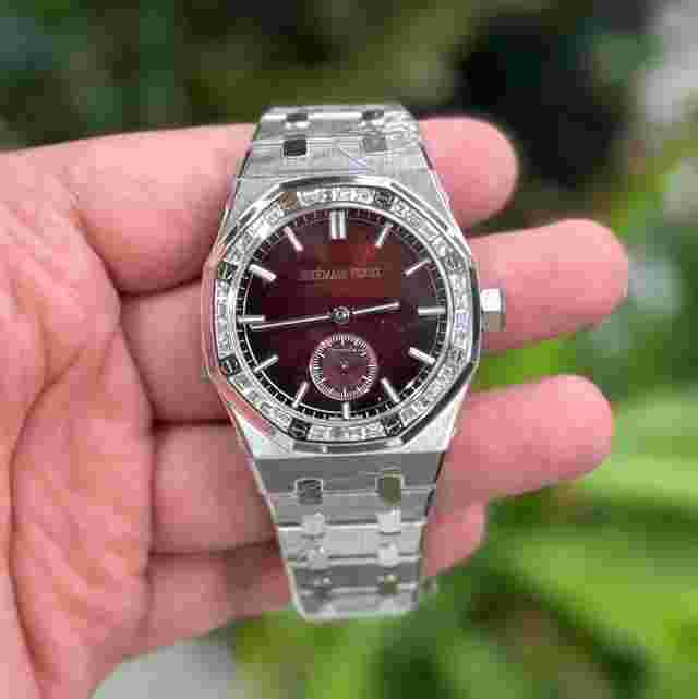 Audemars Piguet Royal Oak
                           
                                 26591IP Minute Repeater Supersonnerie Burgundy Dial Baguette Bezel Ti/Pl