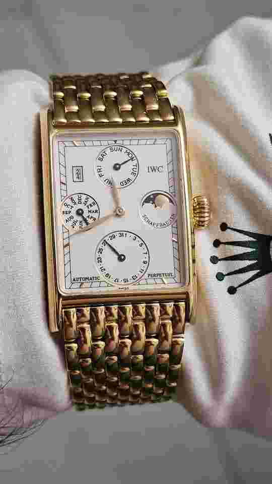 IWC Novecento
                           
                                 18k gold Perpetual Calendar