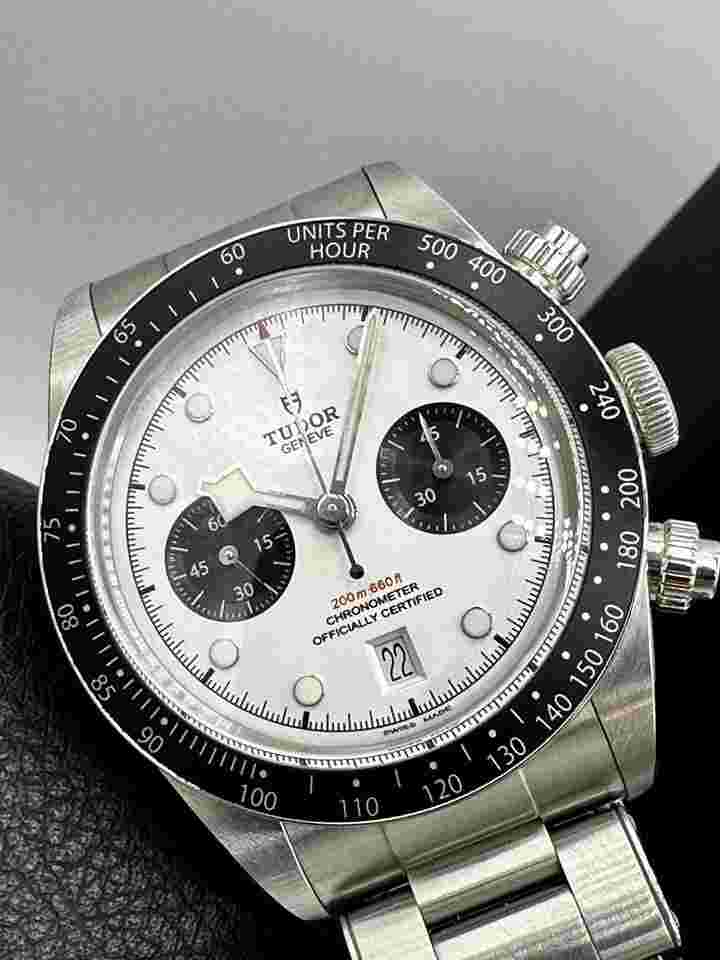 Tudor Black Bay Chrono
                           
                                 Chronograph M79360N White Dial 41mm 70 Hour Power Reserve Swiss