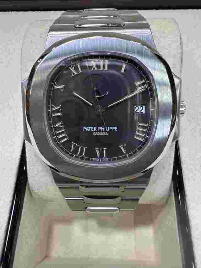 Patek Philippe Nautilus
                           
                                 3710/1A-001