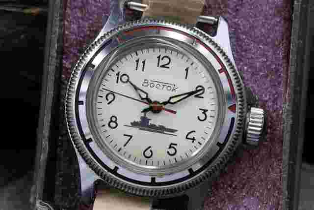 Vostok
                           
                                 Komandirskie Junior 2414A Manual Winding 17 Jewels Orginal Box Rare