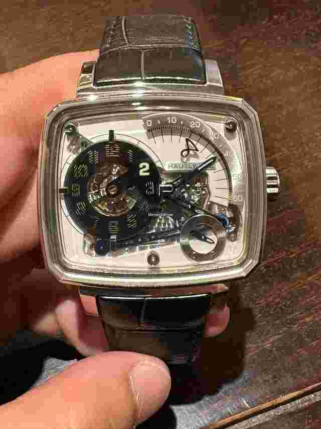 Hautlence
                           
                                 HL04