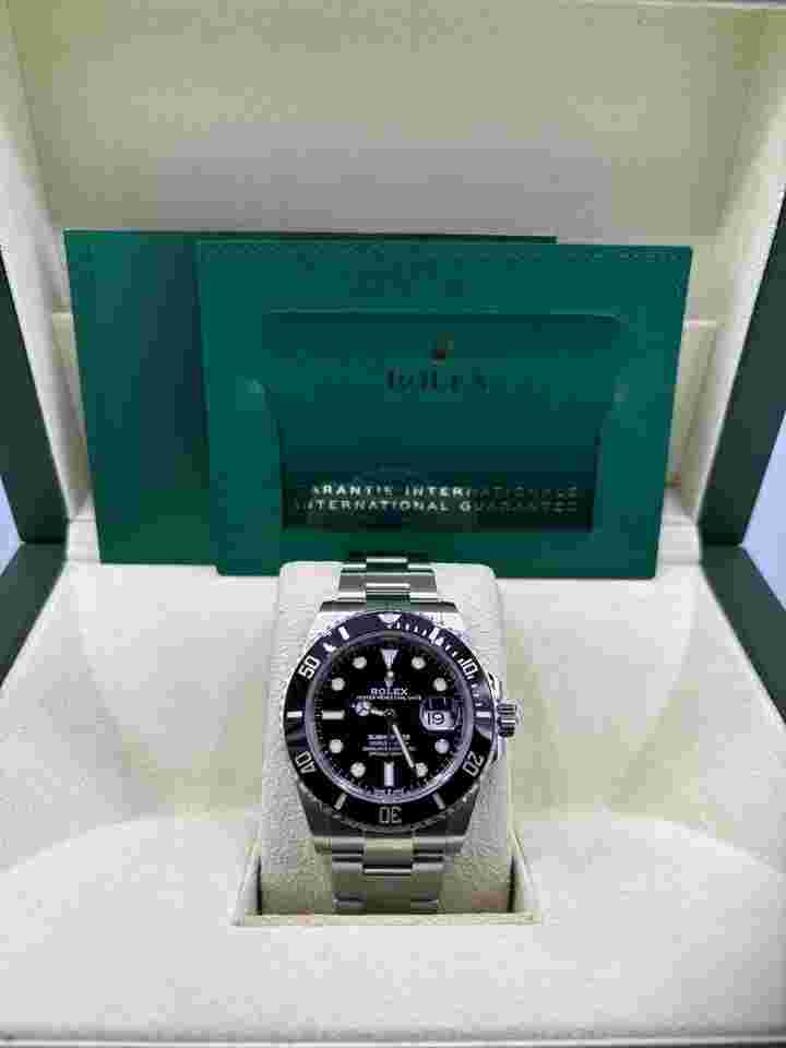 Rolex Submariner Date
126610LN 41mm Stainless Steel Watch COMPLETE