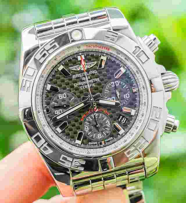 Breitling Chronomat 44
                           
                                 Carbon Fiber B01 Complete Box Papers Special Edition Bracelet Chronograph