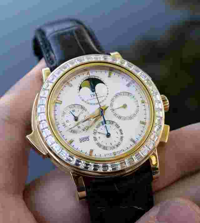IWC
                           
                                 Limited 1 Yellow Gold Diamond Automatic 42MM.Minute Repeater Calendário perpetuo IW377028