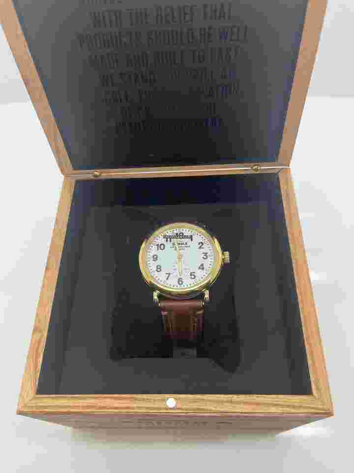 Shinola
                           
                                 The Runwell White Dial Brown Leather Strap Watch 41mm S0120266280