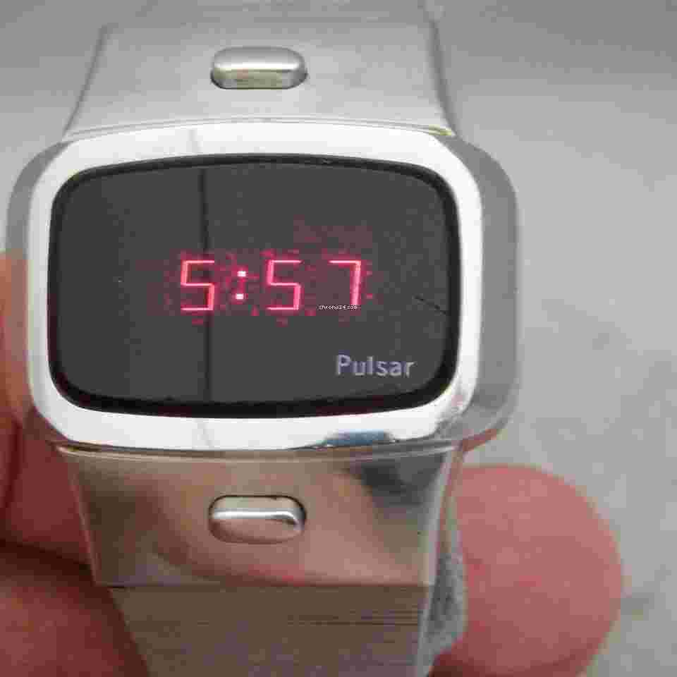 Pulsar
                           
                                 Time Computer P4 Model 3408 Vintage 1975 SS Mens Dress Watch....33mm