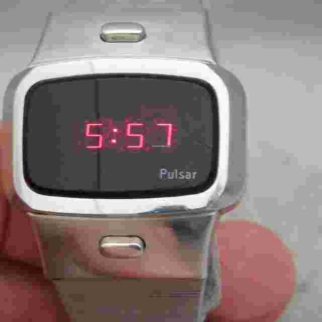 Pulsar
                           
                                 Time Computer P4 Model 3408 Vintage 1975 SS Mens Dress Watch....33mm
