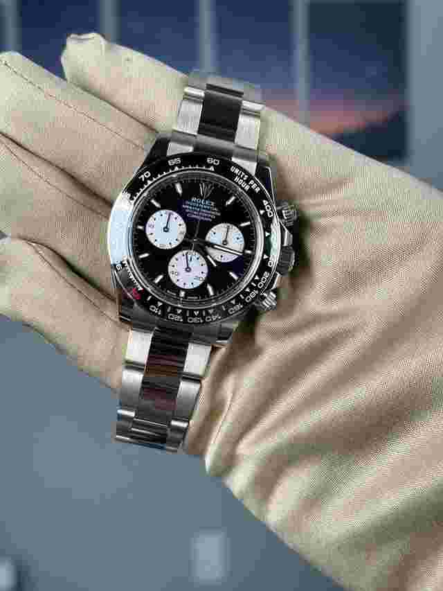 Rolex Daytona
                           
                                 Le Mans White Gold