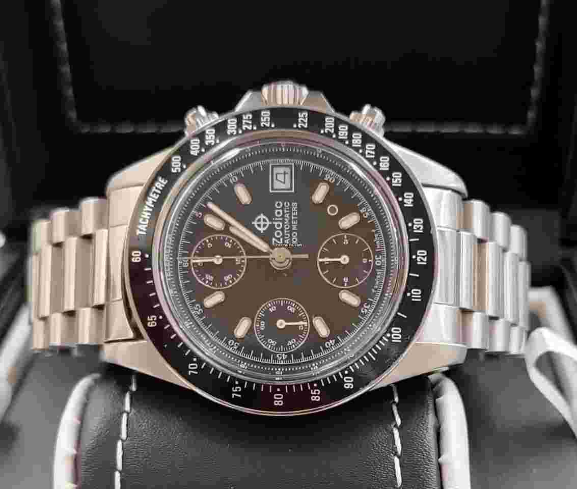 Zodiac
Red Dot Chronograph