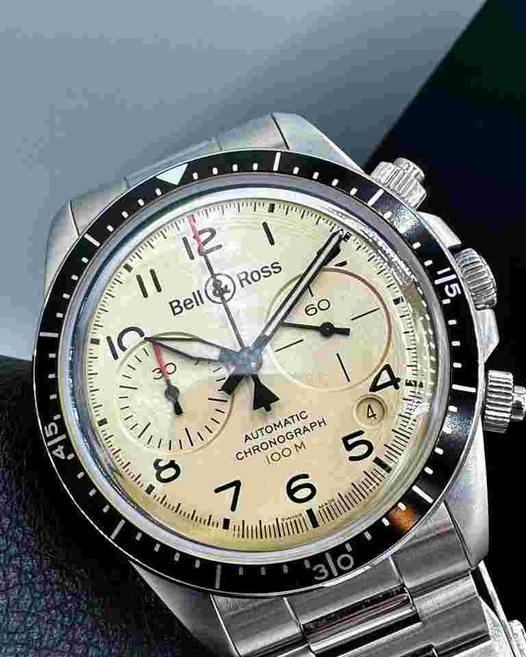 Bell & Ross BR V2
                           
                                 Vintage BR V2-94 Military Beige Chronograph Swiss Automatic 41mm