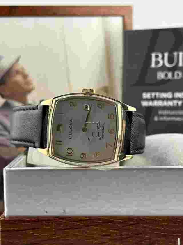 Bulova
                           
                                 Young at Heart Frank Sinatra