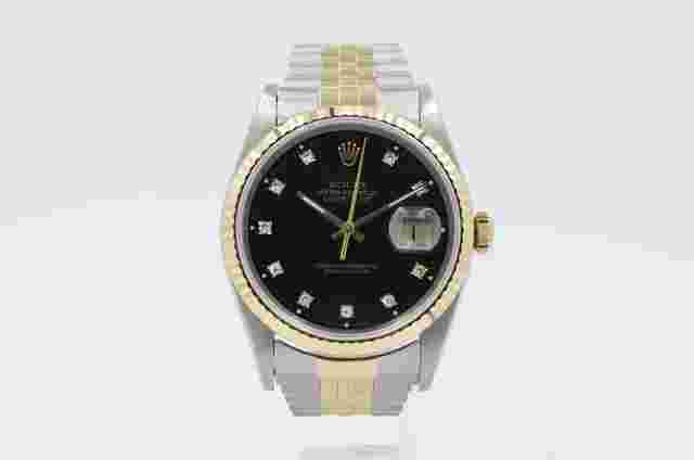 Rolex Datejust 36
                           
                                 16233 black factory diamond dial 36mm 18k yellow gold 1991 with B&P