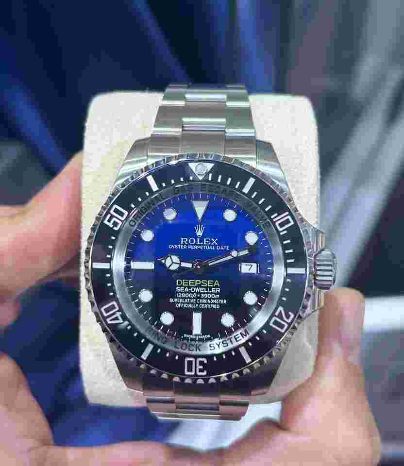 Rolex Sea-Dweller Deepsea
Unworn James Cameron Blue Dial NOS 116660