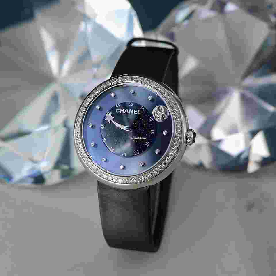 Chanel Mademoiselle
Privé Ref. H3389 18kt White Gold and Diamonds Full Set