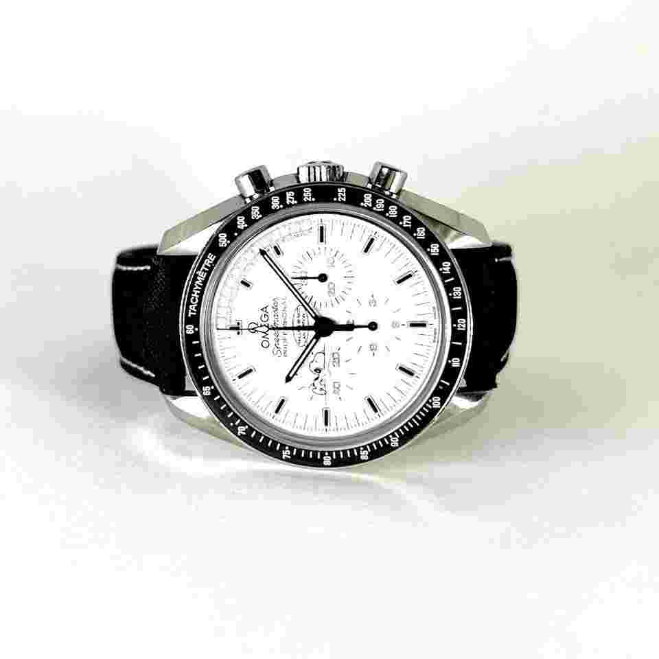 Omega Speedmaster Professional Moonwatch
Snoopy Apollo