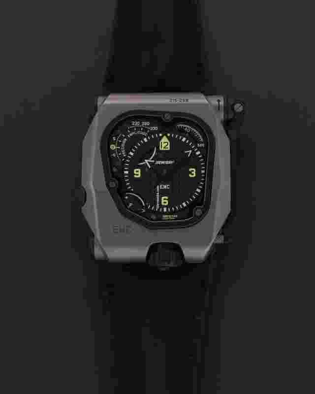 Urwerk EMC
                           
                                 UR-EMC Time Hunter in Stainless Steel and Titanium