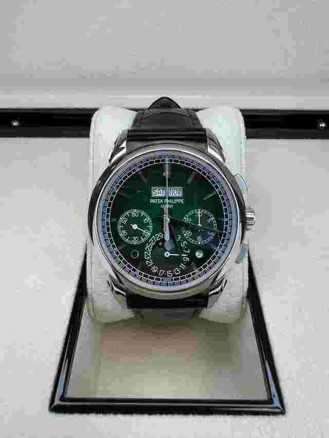 Patek Philippe Perpetual Calendar Chronograph
                           
                                 Grand Complications