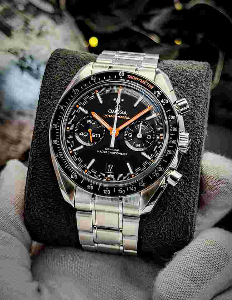 Omega Speedmaster Racing
Two-Counters Black – 329.30.44.51.01.002 – Box & Papers