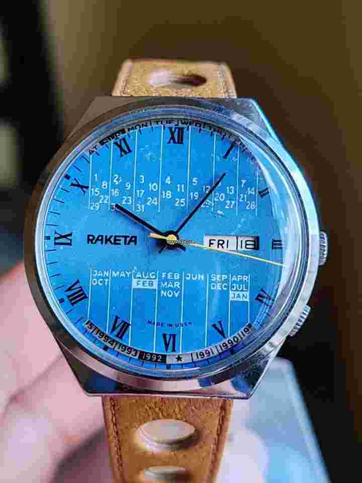 Raketa
Perpetual calendar Vintage - Rare Blue dial