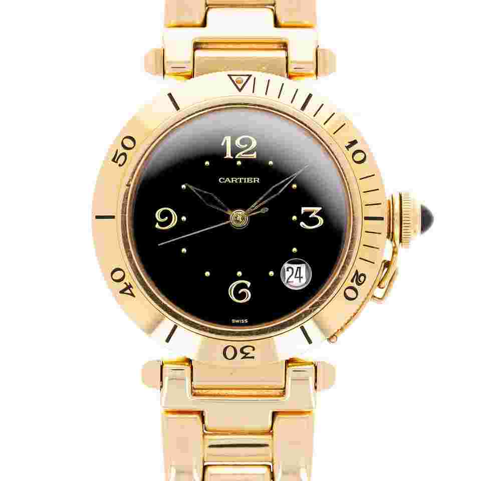 Cartier Pasha
Yellow Gold Automatic Pasha Ref. 1989 with Rare Black Dial