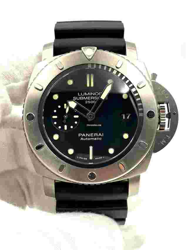 Panerai Luminor Submersible
                           
                                 1950 Titanio 47mm Black Dial Rubber Strap PAM00364 Box & Papers 2014