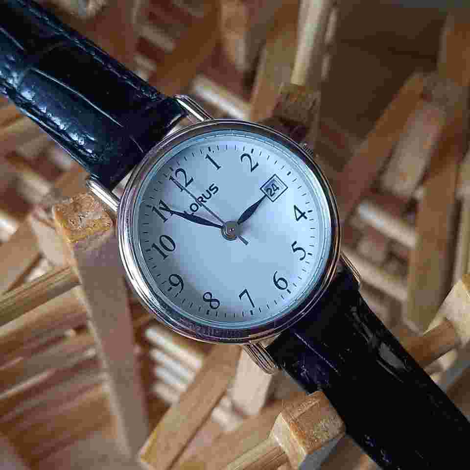 Lorus Lady White Dial Ø 24 mm - Vintage '90 NOS by Seiko - Original Paper - Original black leather strap
