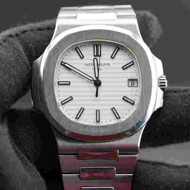 Patek Philippe Nautilus
                           
                                 5711/1a white fullset (St# 949) Rare discontinued model