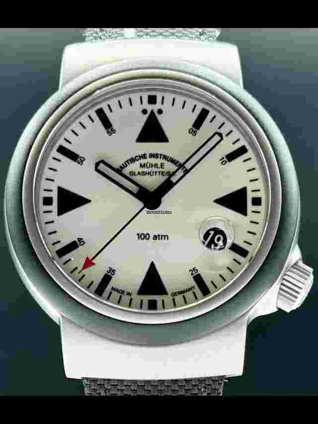 Mühle Glashütte S.A.R. Rescue-Timer
                           
                                 M1-41-08-KB S.A.R Rescue-Timer Lumen Textile Strap