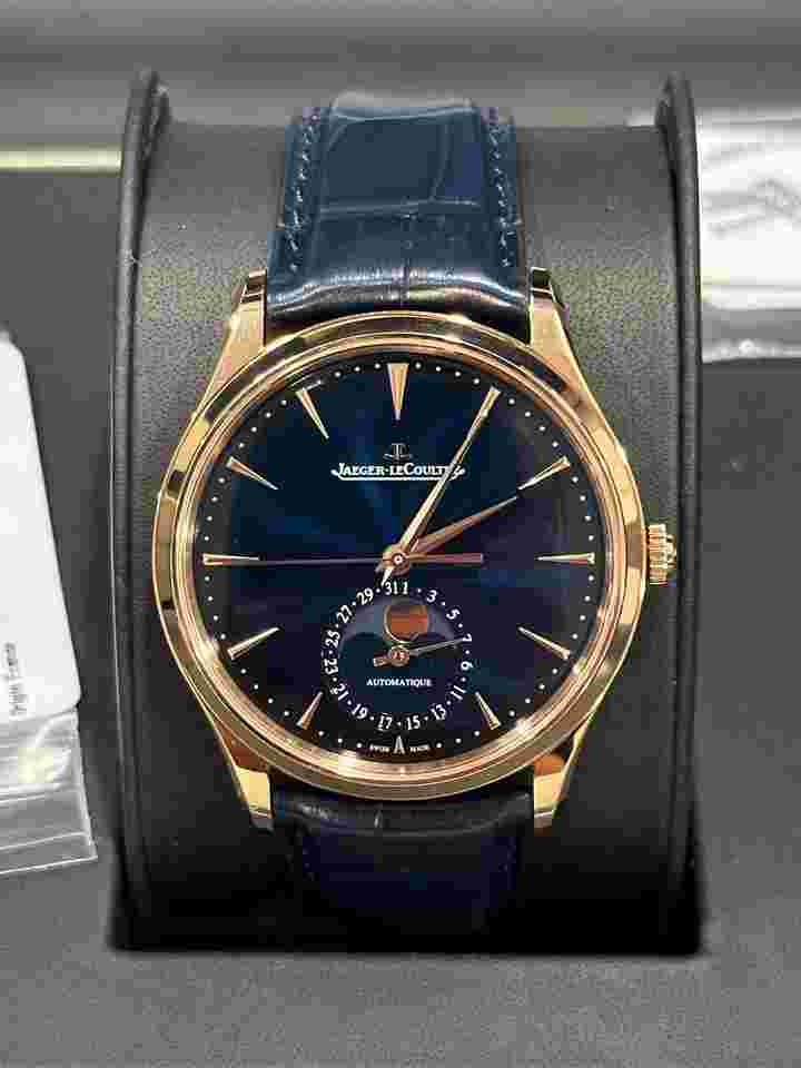 Jaeger-LeCoultre Master Ultra Thin Moon
New 2024 Moon Rose Gold Blue Dial Q1362580