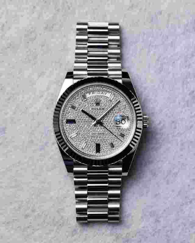 Rolex Day-Date 40
                           
                                 Platinum/Diamond-Paved Dial 228236