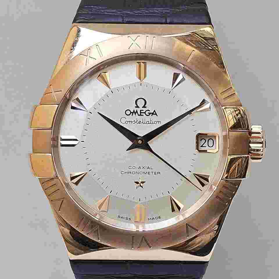 Omega Constellation Men
Rose Gold - 38MM Mens - Box & Papers 2024 - Automatic - Limited Edition