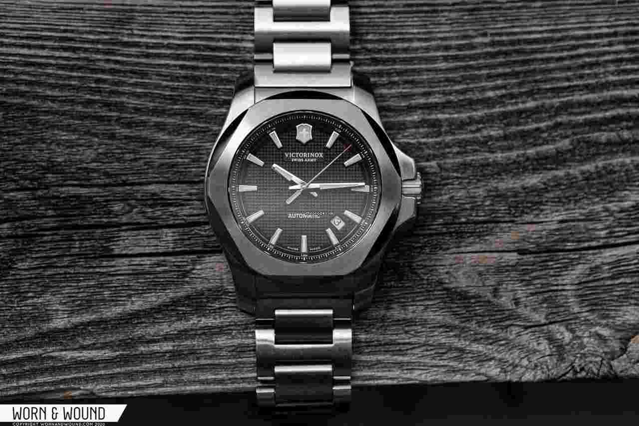 Victorinox Swiss Army I.N.O.X.
                           
                                 Mechanical