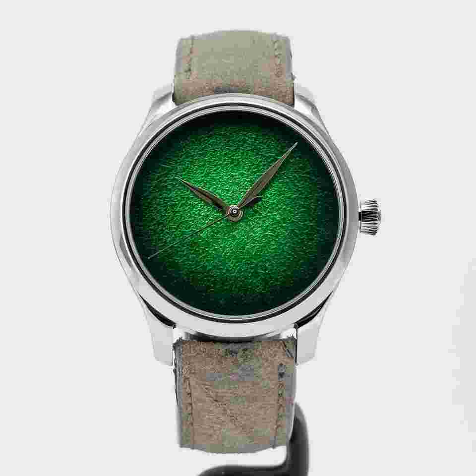 H.Moser & Cie. Endeavour
Centre Seconds Concept Lime Green Stainless Steel 40mm (1200-1233) - B&P 2023
