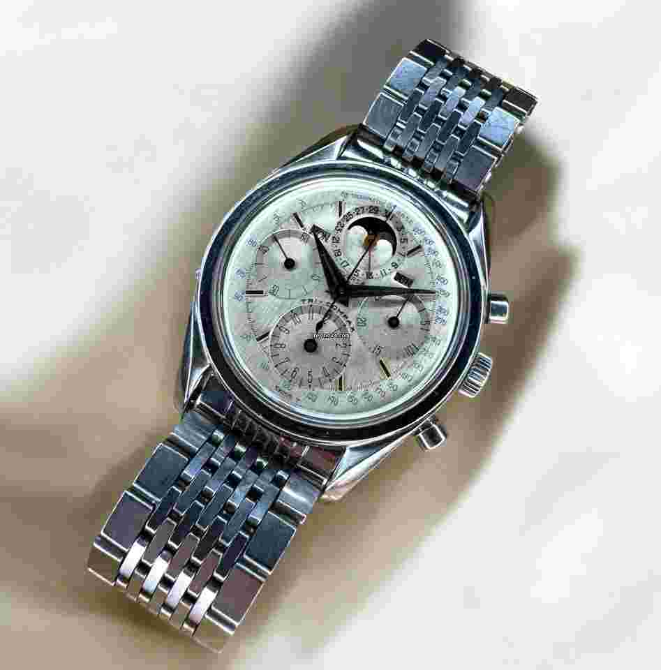 Universal Genève Tri-Compax
                           
                                 Chronograph