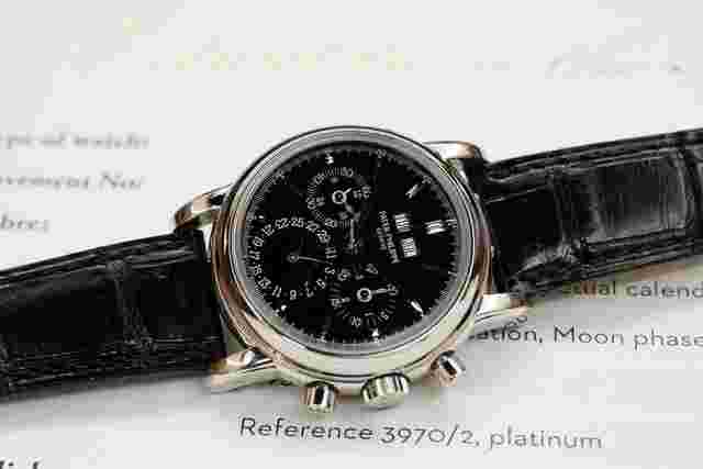 Patek Philippe Perpetual Calendar Chronograph
                           
                                 in platinum Ref. 3970 2