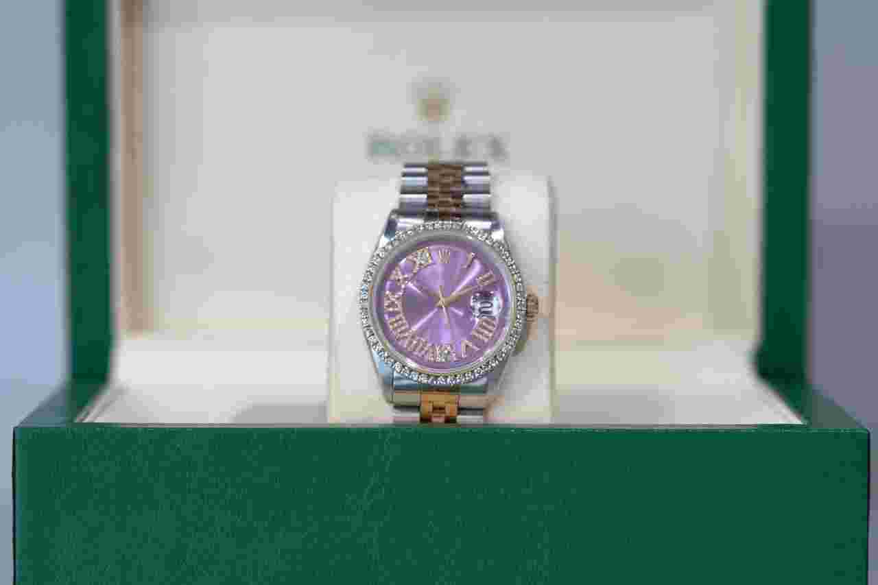 Rolex Datejust 36
Two Tone Yellow AM Diamond Bezel 36mm Purple Diamond Roman (AM) Jubilee 1601