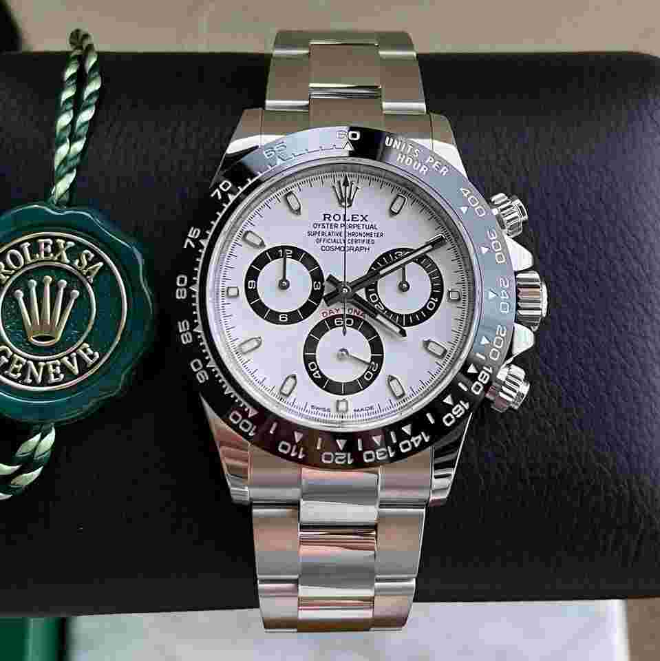 Rolex Daytona
White 116500LN NEW Discontinued