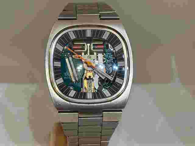Bulova Accutron
                           
                                 Spaceview Cushion Case